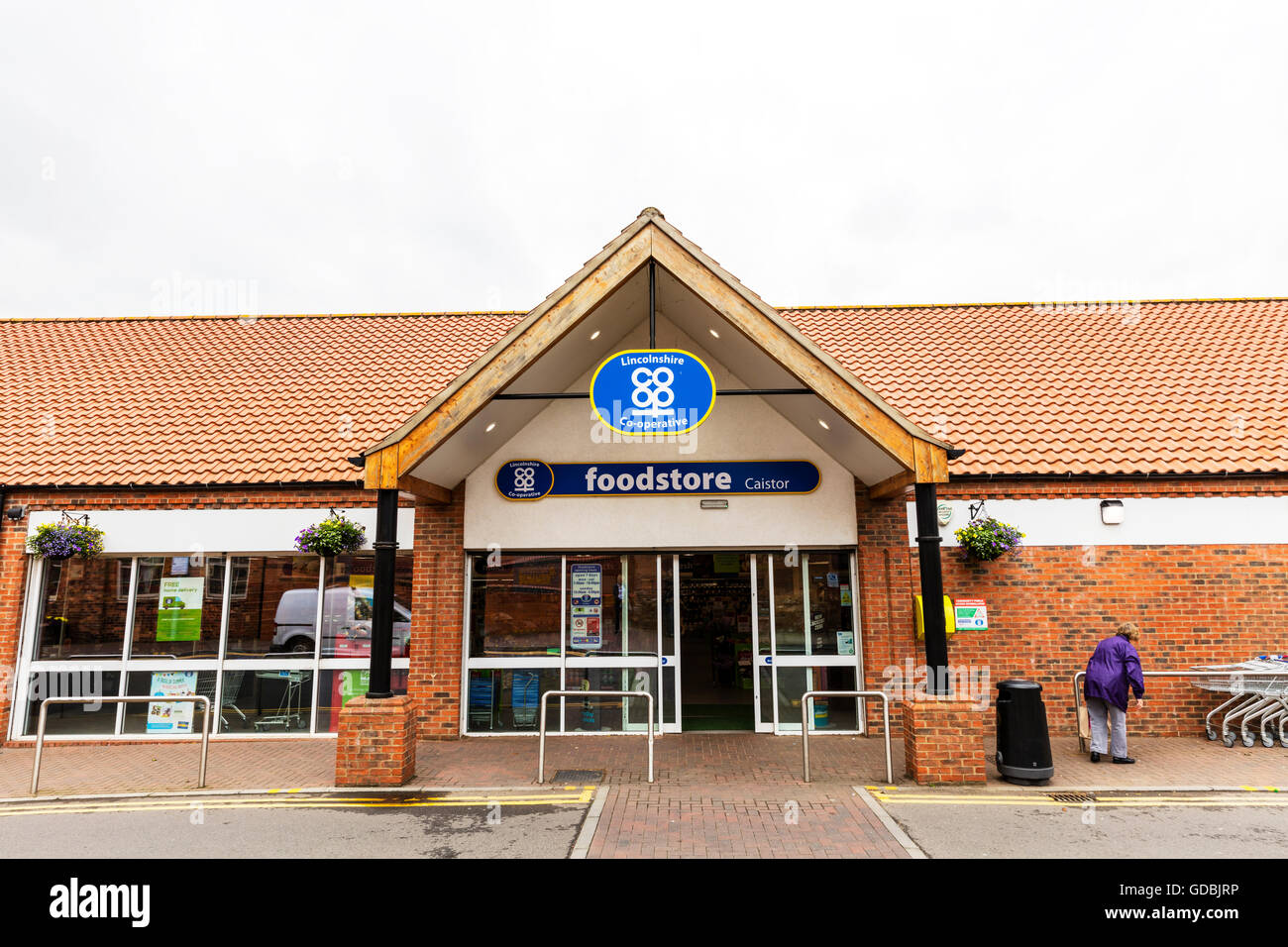 Coop co op food store supermarché shop/foodstore signe extérieur de bâtiment magasins nom entrée shopper obtenir trolley Banque D'Images