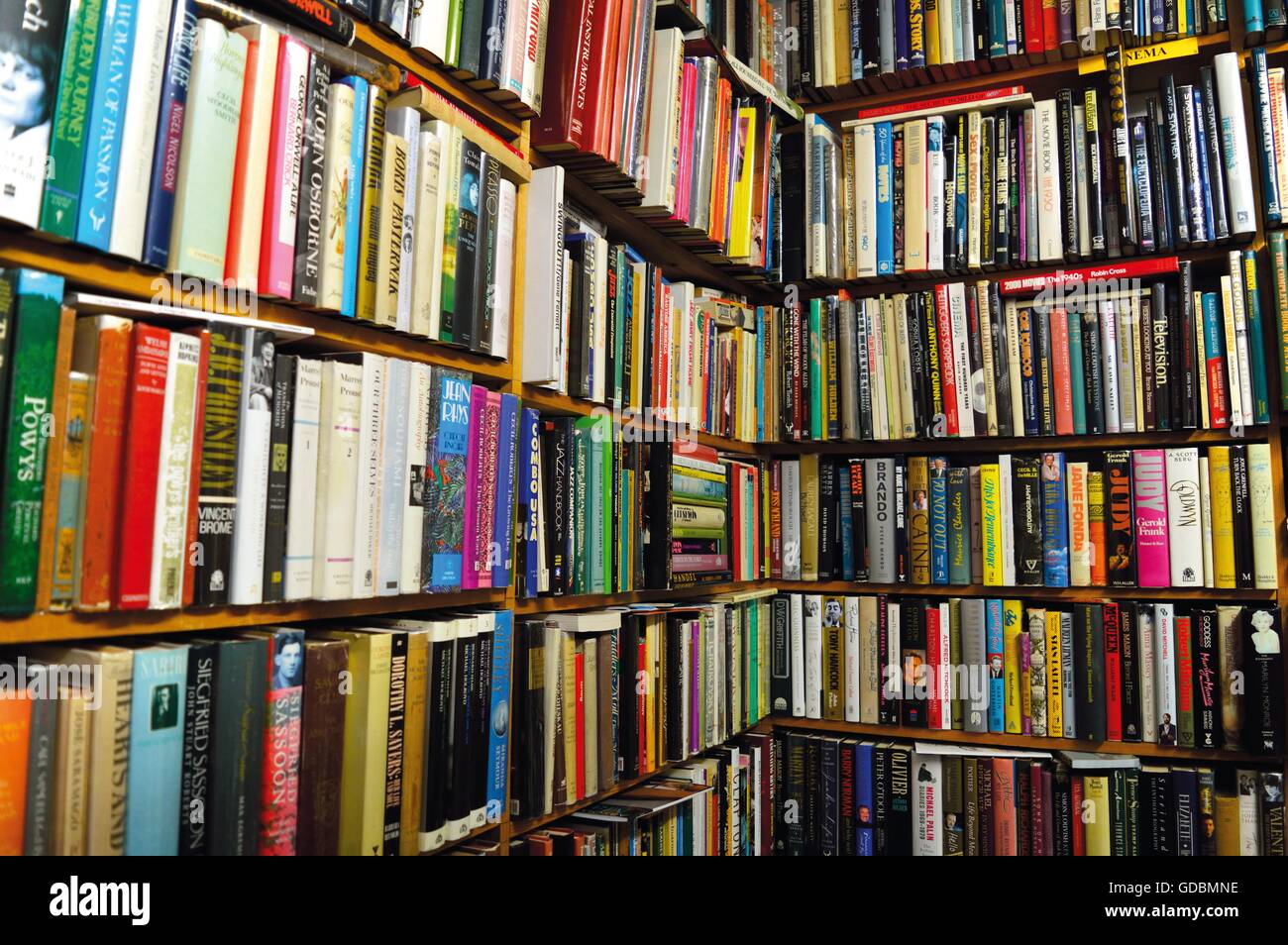 Beaucoup de livres, livres sur l'etagère, Librairie Photo Stock - Alamy