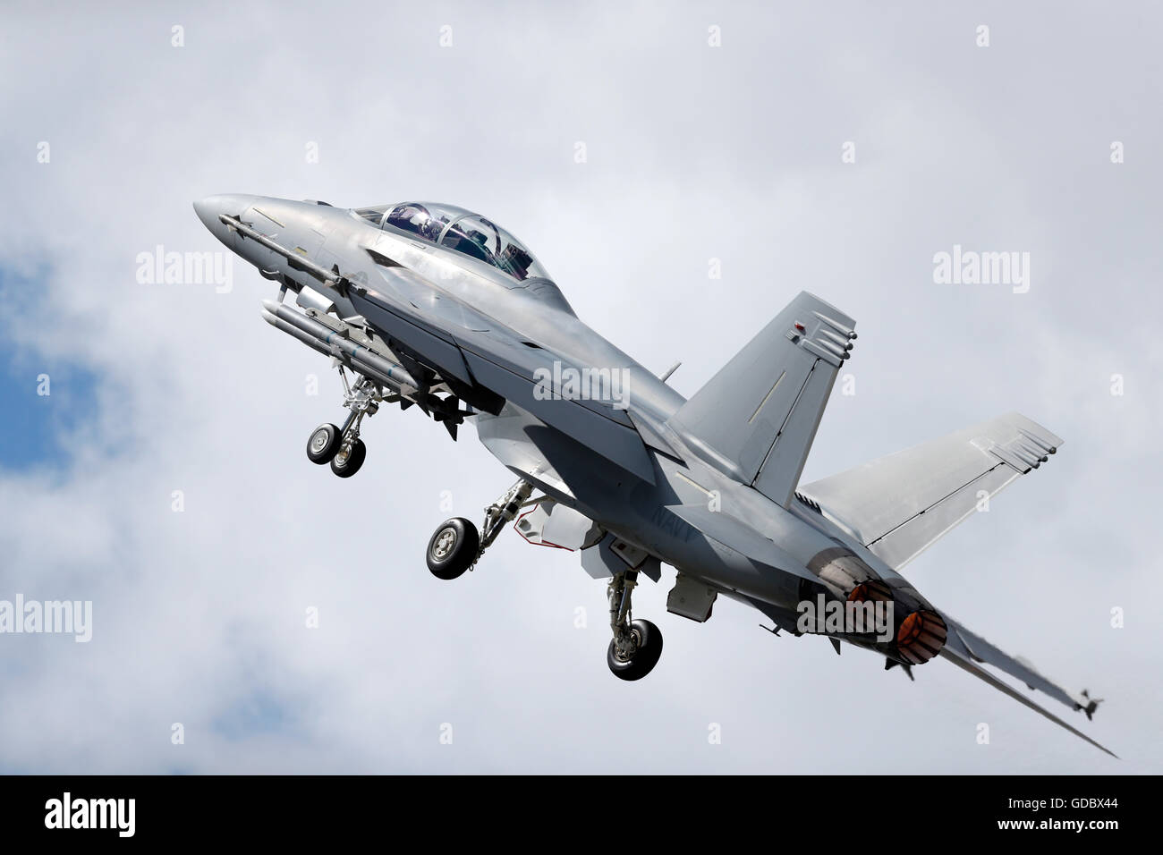 F/A-18 E/F Super Hornet vole pendant le Farnborough International Airshow Juillet 2016 Banque D'Images