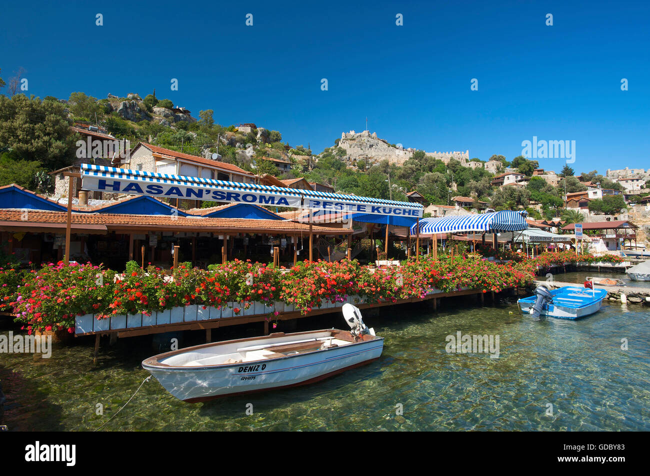 Restaurants dans le port de Kale, Simena, Lykia,Riviera turque, Turquie Banque D'Images