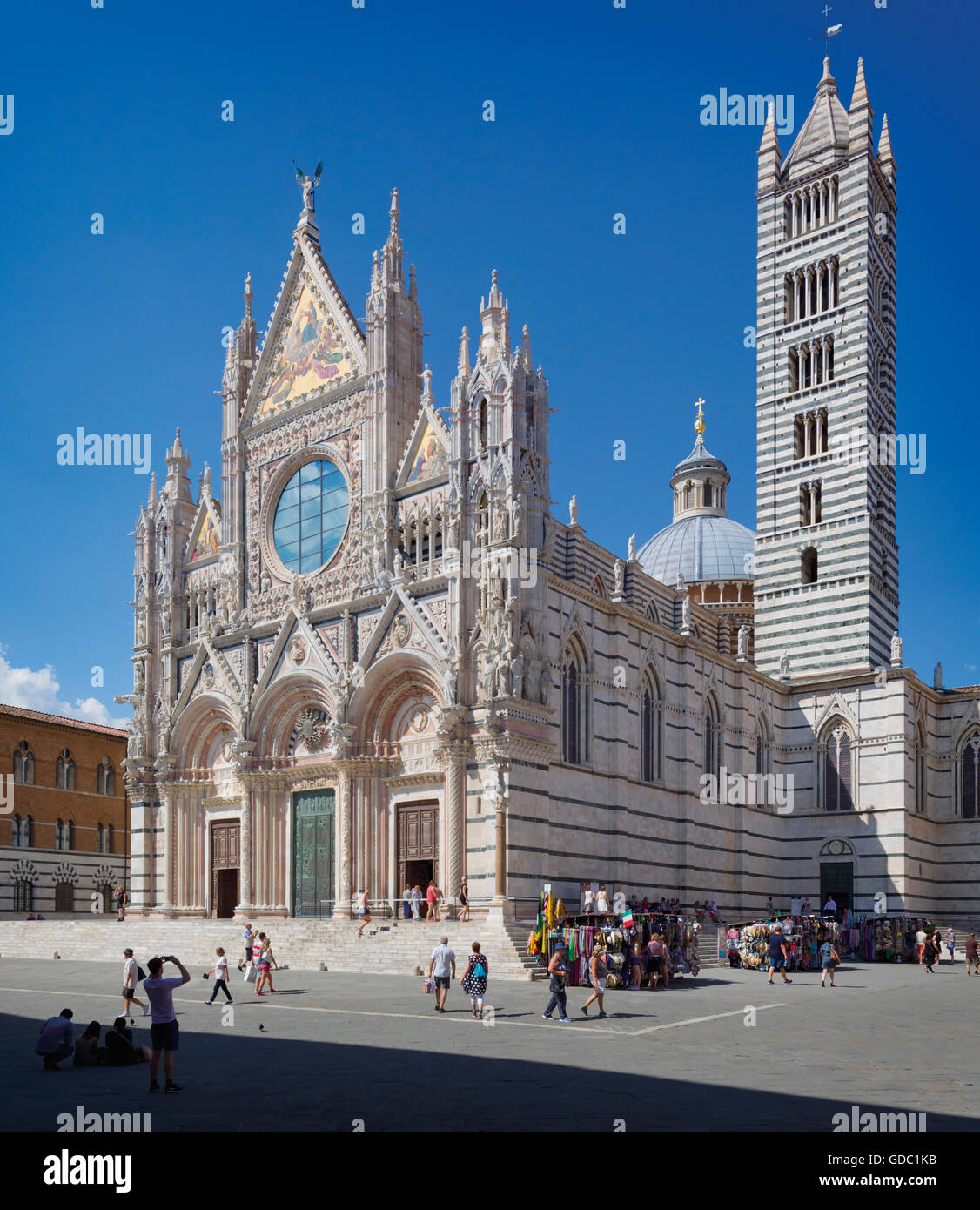 Sienne, la province de Sienne, Toscane, Italie. Le duomo, ou la cathédrale romano-gothique, construit au 13e siècle. Banque D'Images