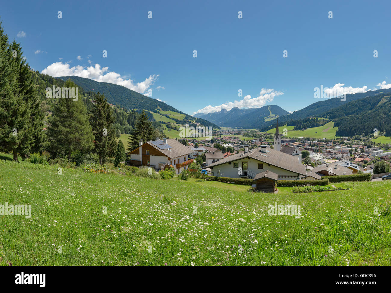 Sillian Autriche,vue sur la vallée de la rivière Drau Banque D'Images