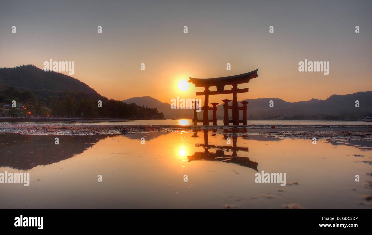 Miyajima,Japon,Misen, Akinado,lac,Seto,Torii,eau,d'Itsukushima Shrine,paysage,le coucher du soleil,paysage,, Banque D'Images