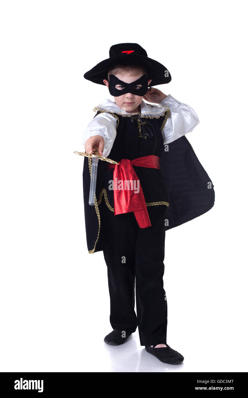 Petit garçon sérieux posant en costume de Zorro Banque D'Images