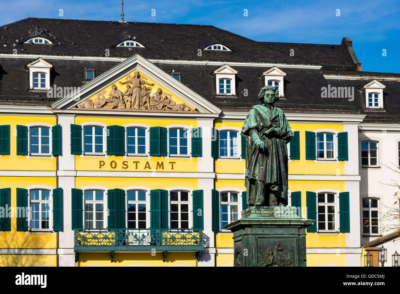 Beethoven Bonn,architecture,bronze,monument,figure,Allemagne,europe,façade,Fürstenbergisches Palais,la façade de l'immeuble principal, Banque D'Images