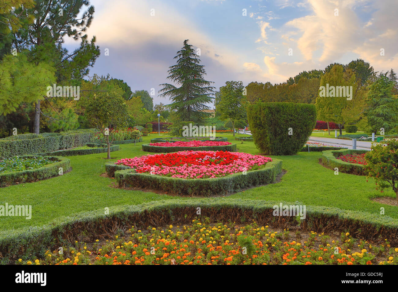 L'Iran Ispahan,Ville,Fleurs Jardin Banque D'Images