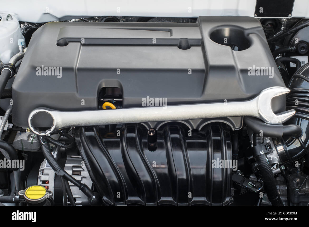 La clé sur le moteur de la voiture Banque D'Images