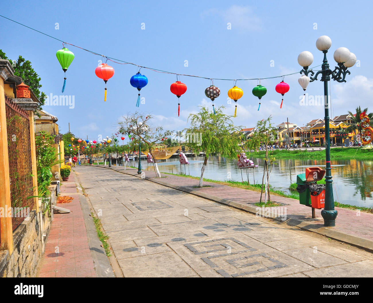 Belle rue vide du centre historique de Hoi An, Vietnam Banque D'Images