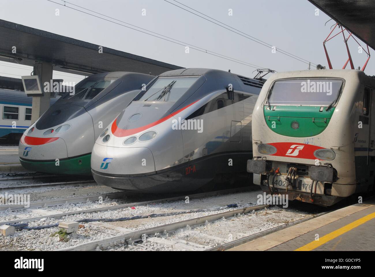 Trenitalia, les locomotives dans la gare de Venise Sainte-lucie Banque D'Images