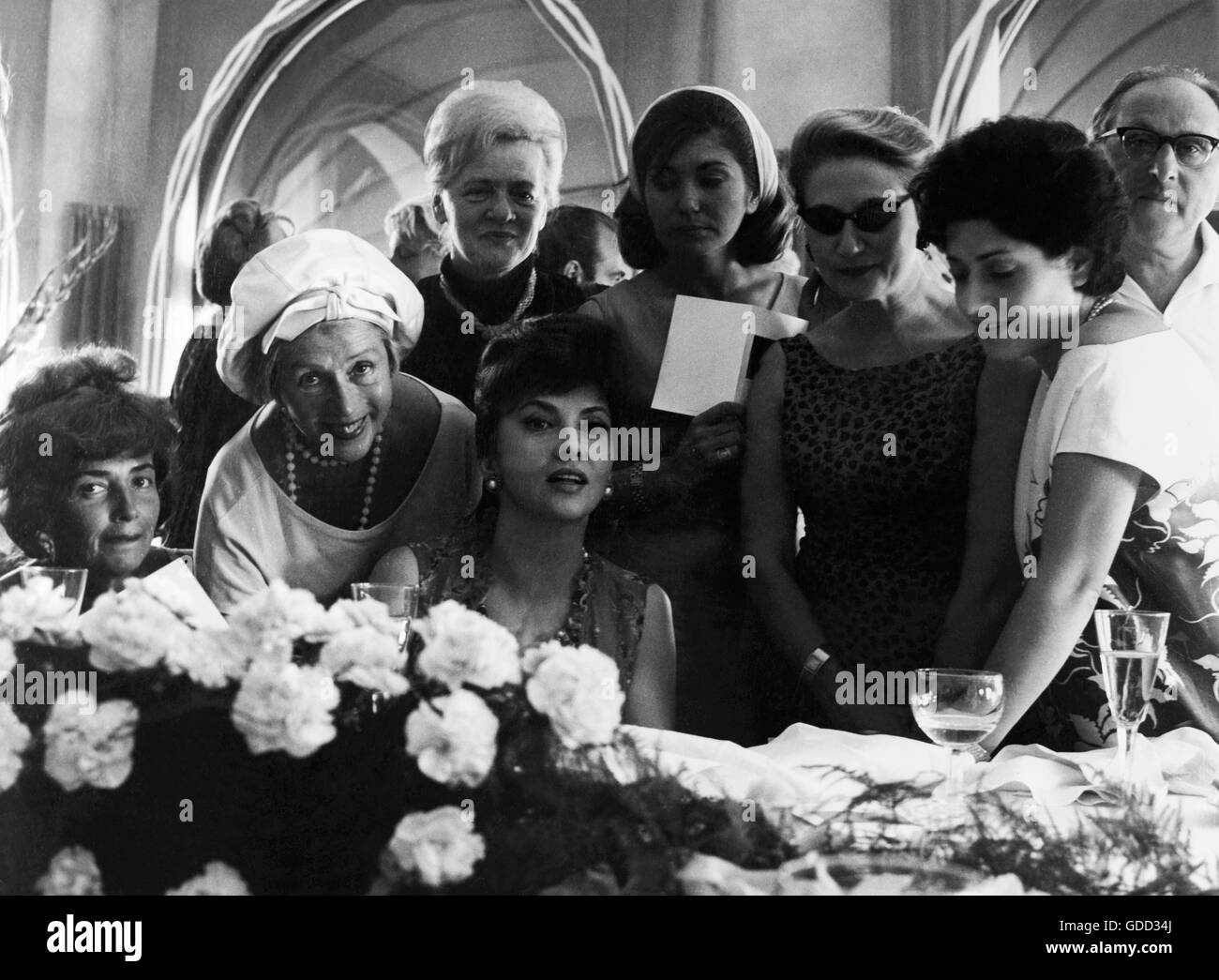 Lollobrigida, Gina, * 4.7.1927, actrice italienne, demi-longueur, au XXIVème Festival du Film de Venise, Venise, août 1963, Banque D'Images