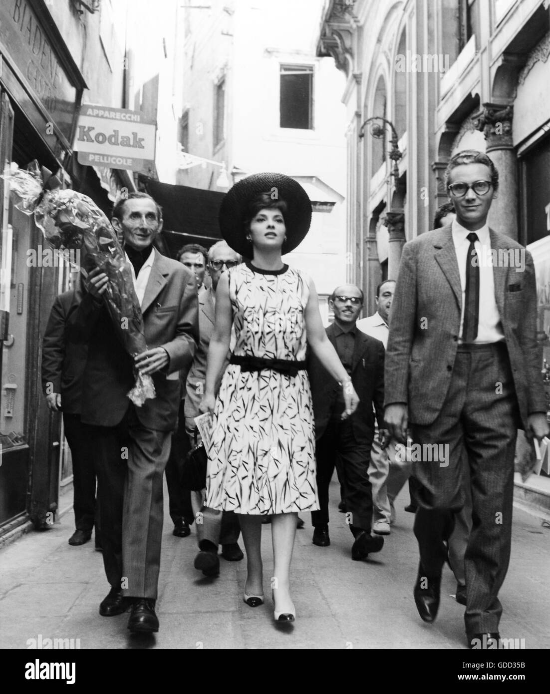 Lollobrigida, Gina, * 4.7.1927, actrice italienne, demi-longueur, au XXIVème Festival du Film de Venise, Venise, août 1963, Banque D'Images