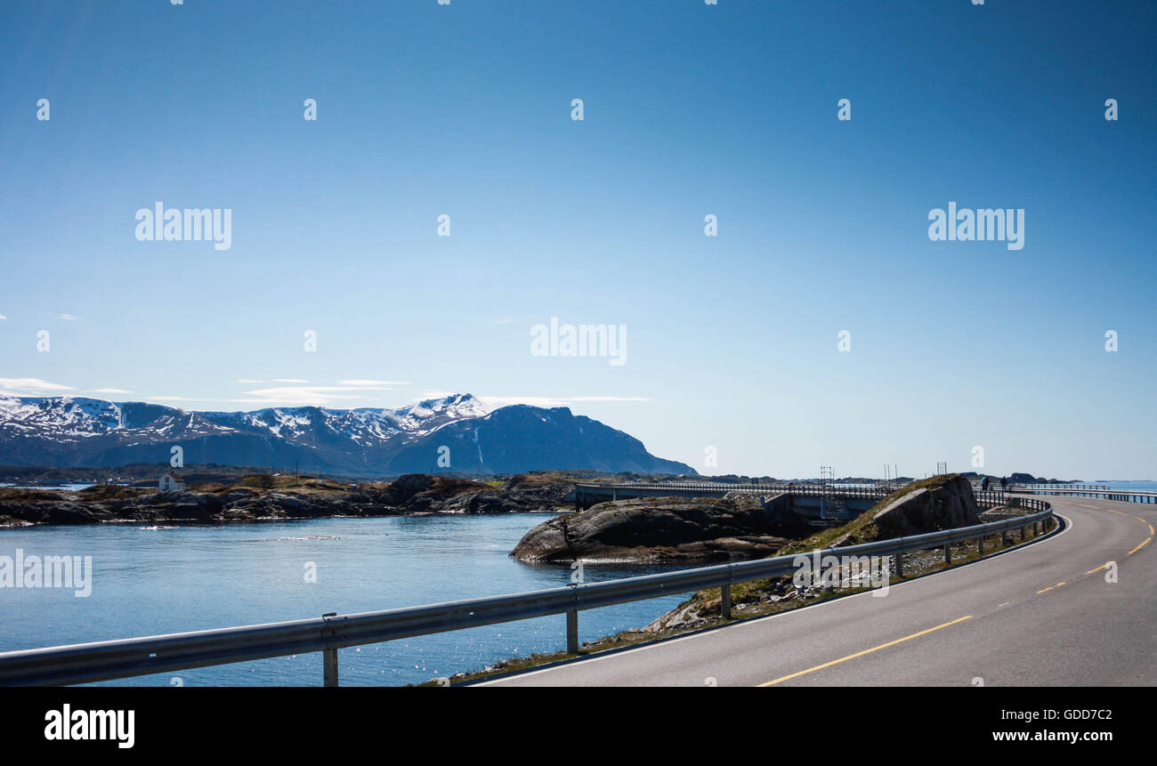 Route de l'Atlantique.La Norvège. Le meilleur des mondes, selon briitish The Guardian. Banque D'Images