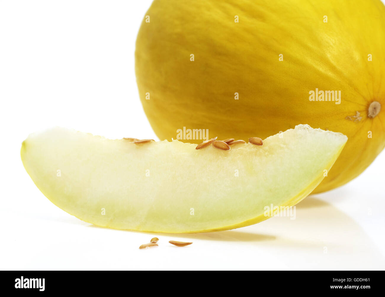 Espagnol jaune melon, Cucumis melo, fruits contre fond blanc Banque D'Images