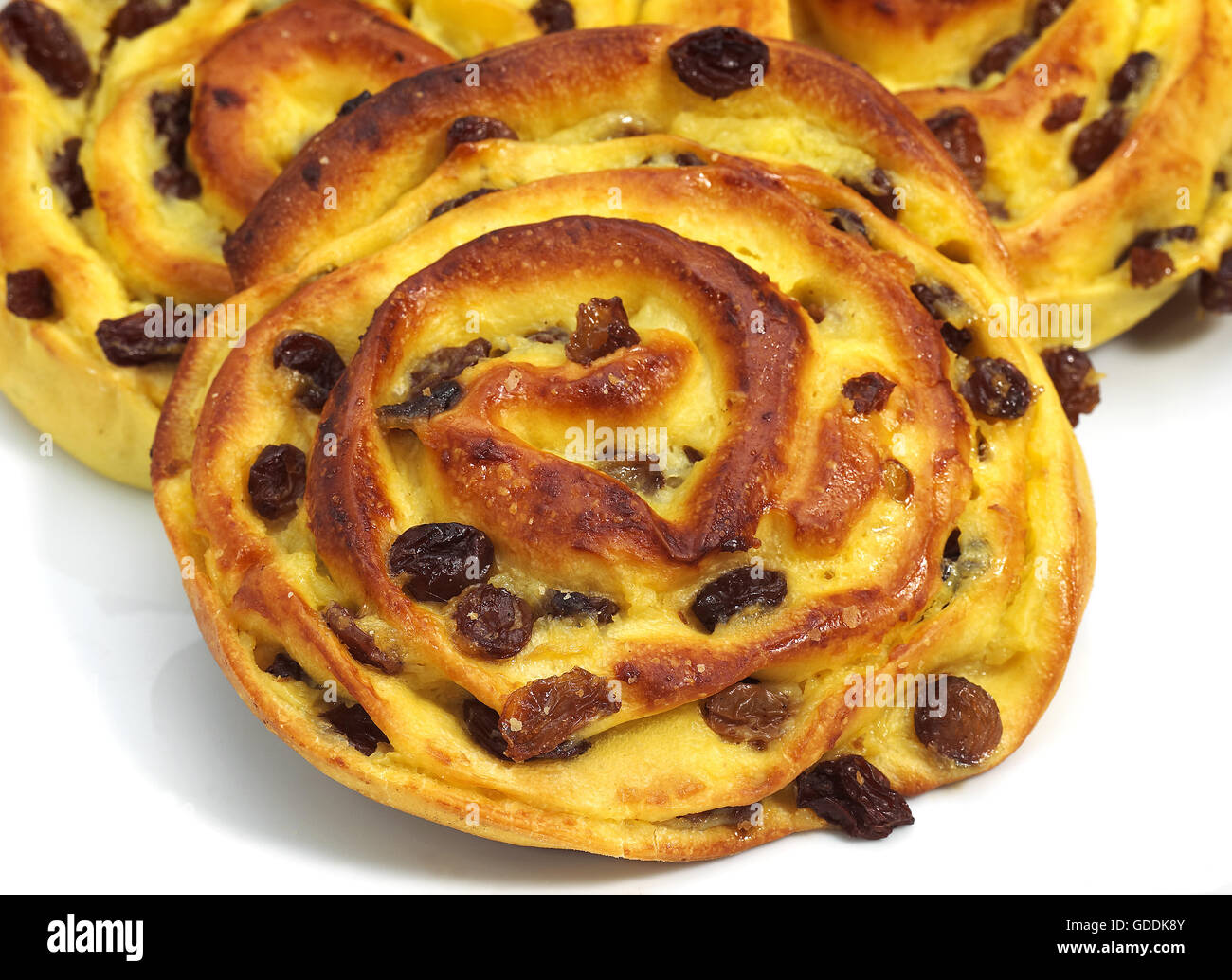 Pâtisserie DANOISE AVEC RAISINS CONTRE FOND BLANC Banque D'Images