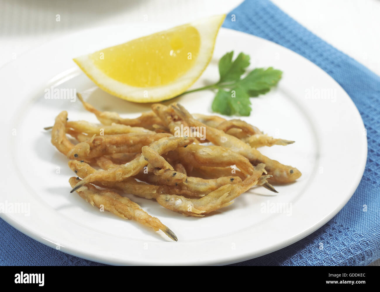 FRIED WHITEBAIT Osmerus eperlanus Avec CITRON Banque D'Images