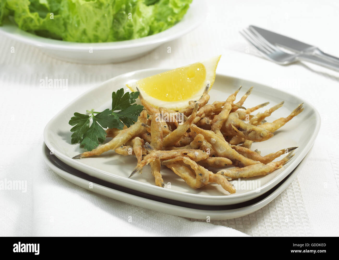 Fried Whitebait, Osmerus eperlanus avec citron et persil Banque D'Images