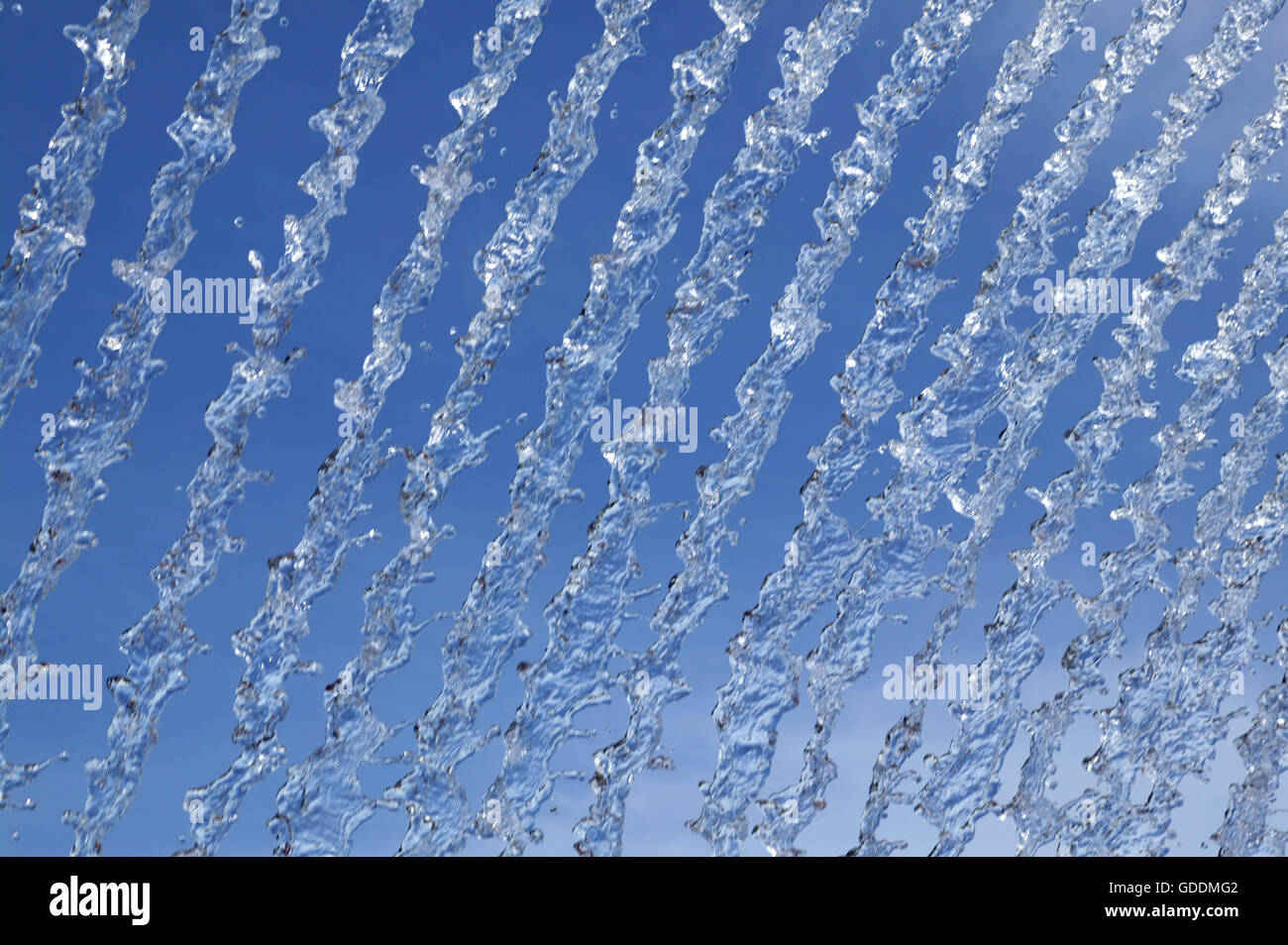 Fontaine avec un jet d'eau Banque D'Images