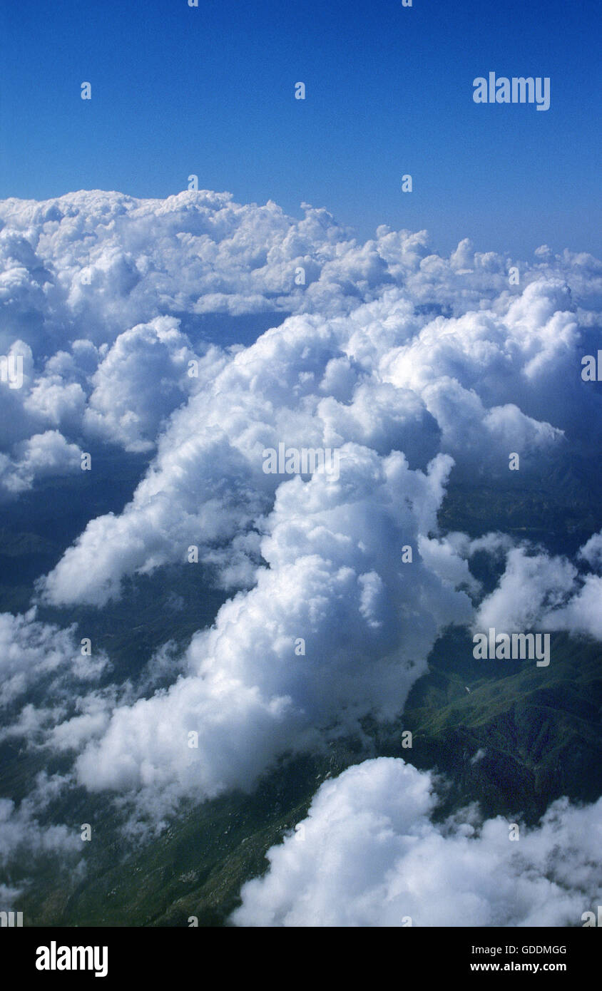 Ciel avec nuages, vue depuis l'avion, Québec Banque D'Images