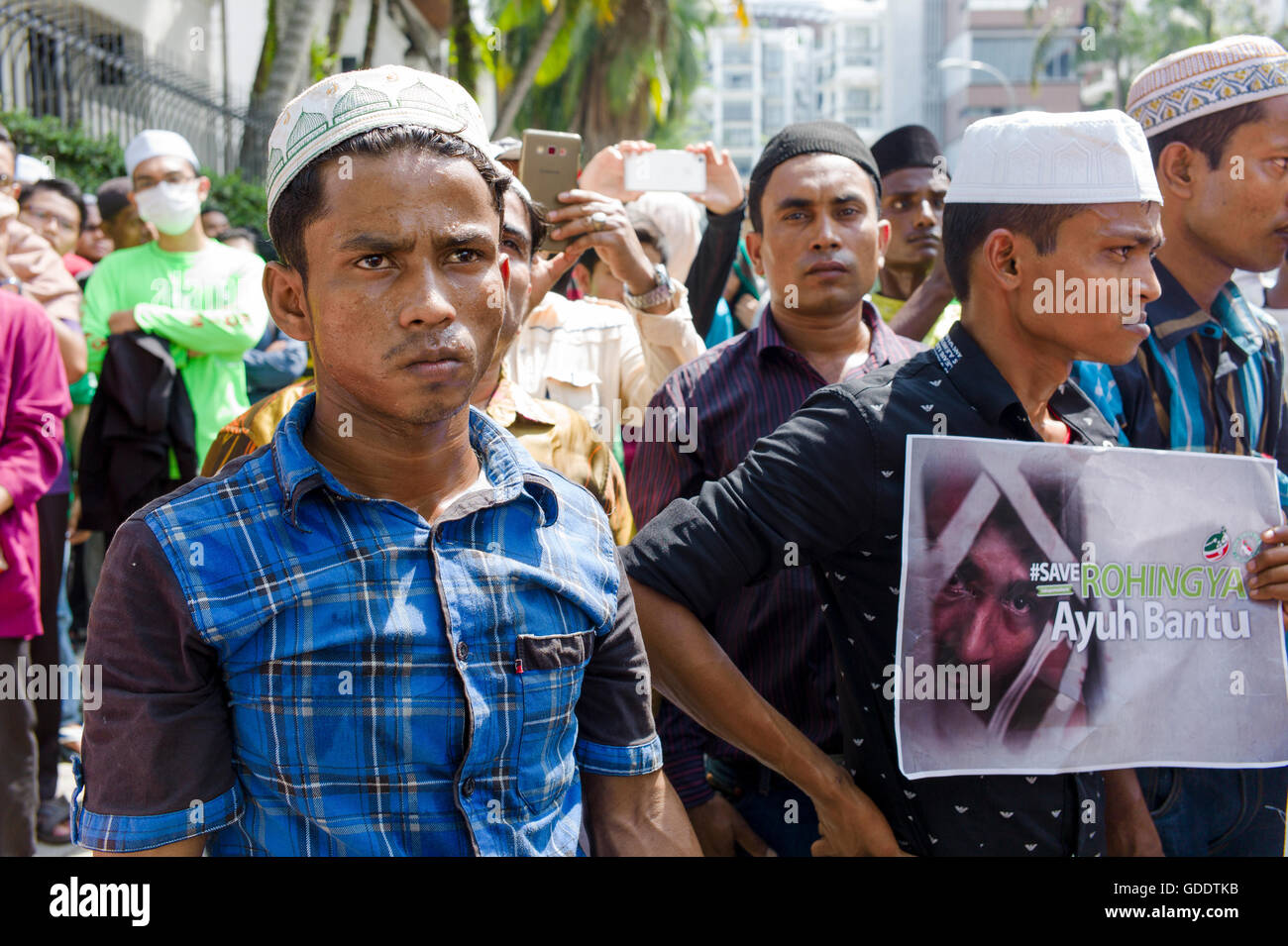 Kuala Lumpur, Malaisie. 15 juillet, 2016. Réfugiés du Myanmar Rohingyas ethniques résidant en Malaisie qui protestaient devant l'ambassade du Myanmar à Kuala Lumpur le 15 juillet 2016. Des centaines de manifestants, pour la plupart d'origine Rohingya, se sont réunis à Kuala Lumpur, Malaisie Crédit : Chris JUNG/Alamy Live News Banque D'Images