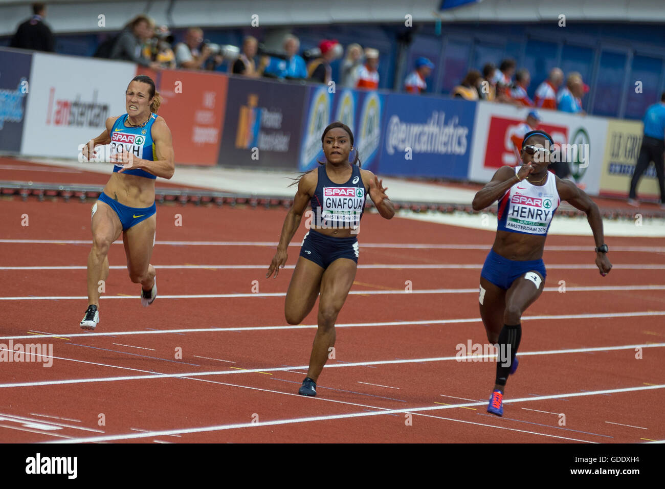 Amsterdam, Hollande. 09 juillet, 2016. Les Championnats d'Europe d'athlétisme. Floriane GNAFOUA (FRA) - Desiree Henry (GBR) Womens 100 mètres © Plus Sport Action/Alamy Live News Banque D'Images