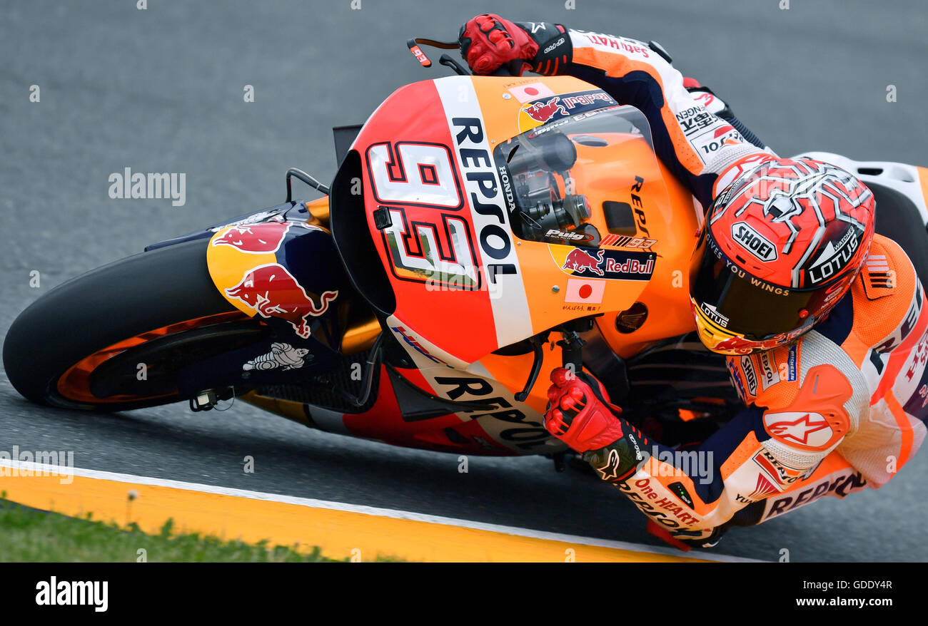 Hohenstein-Ernstthal, Allemagne. 15 juillet, 2016. SpanishMotoGP Marc Marquez du pilote Repsol Honda Team sur le cours pendant la deuxième libre formation au moto Grand Prix du Championnat du Monde de l'Allemagne sur le Sachsenring à Hohenstein-Ernstthal, Allemagne, 15 juillet 2016. Photo : HENDRIK SCHMIDT/dpa/Alamy Live News Banque D'Images