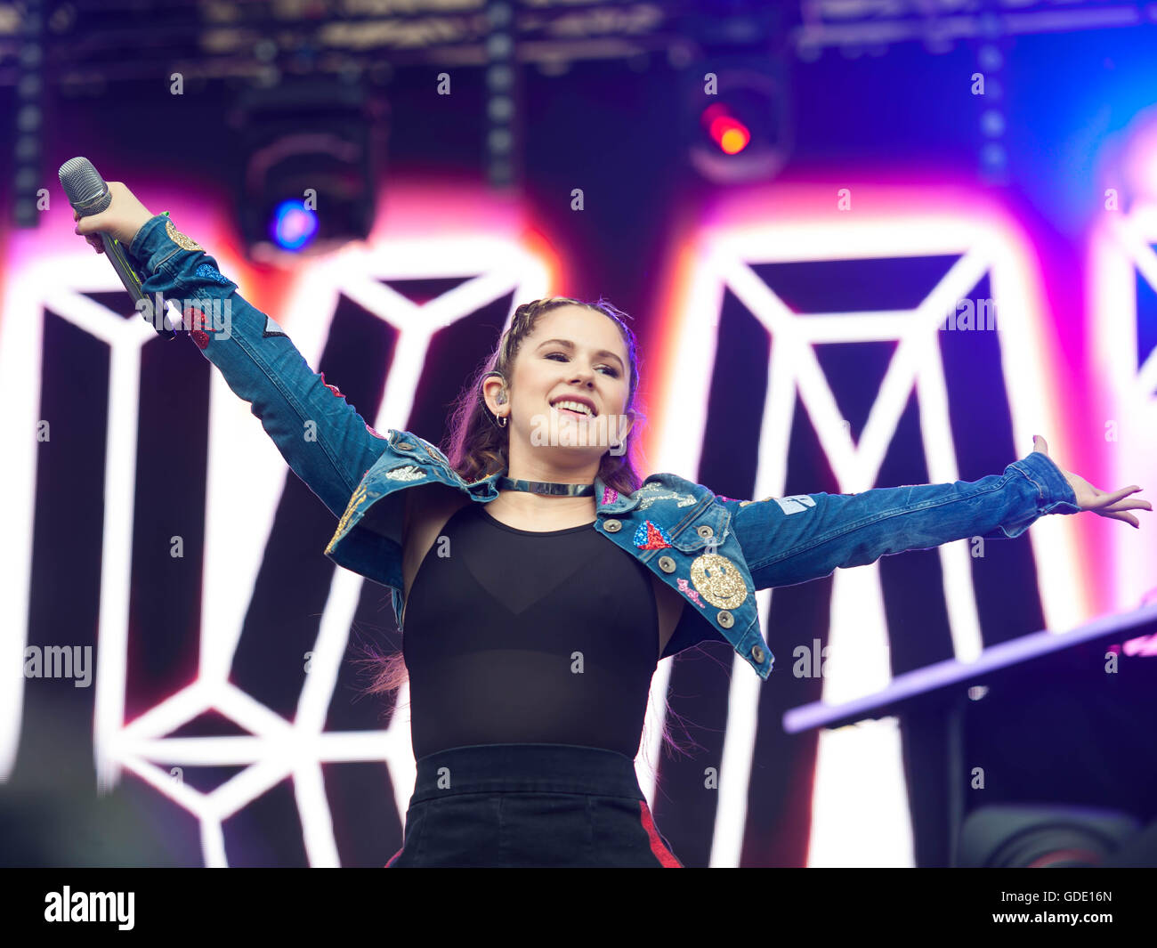 Londres, Royaume-Uni. 15 juillet, 2016. Katy B effectue le jour 1 de la Festival LoveBox à VictorianPark Crédit : Michael Tubi/ Alamy Live News Banque D'Images