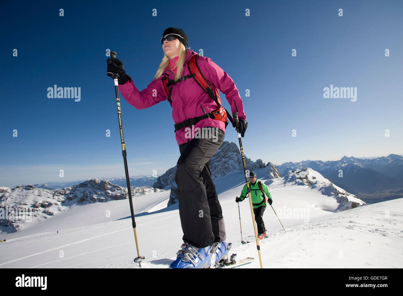 Tour de ski,homme,femme,couple,sport,hiver,Styrie Dachstein Autriche,Montagne Banque D'Images