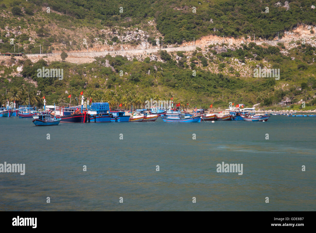 Bateaux de pêche dans la baie de Vinh Hy,mer South-Chinese,Vietnam,Asia Banque D'Images