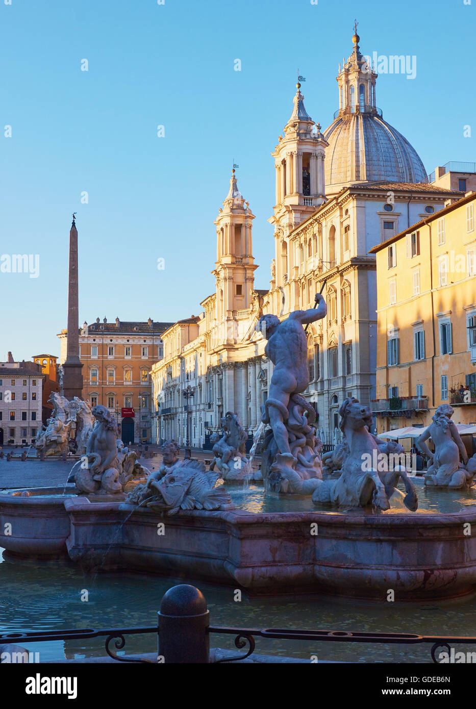 Fontana del Nettuno (fontaine de Neptune) à l'aube de la Piazza Navona Rome Lazio Italie Europe Banque D'Images