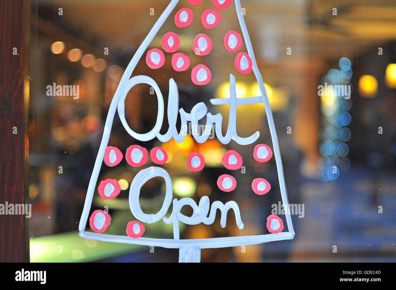 Open sign en catalan et en anglais Banque D'Images