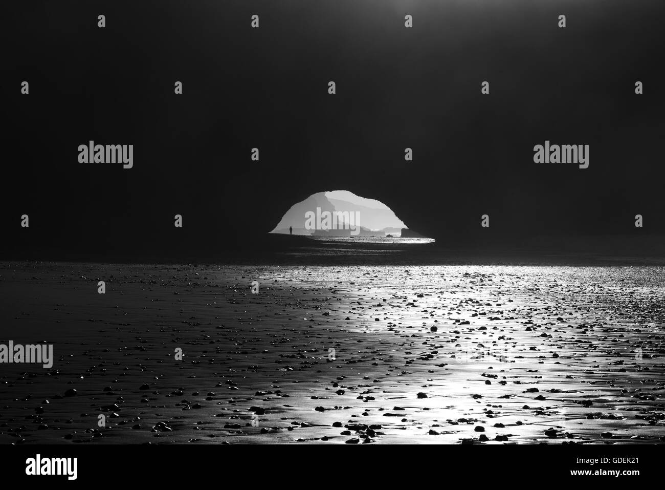 Arches naturelles sur plage, Legzira, Maroc Banque D'Images