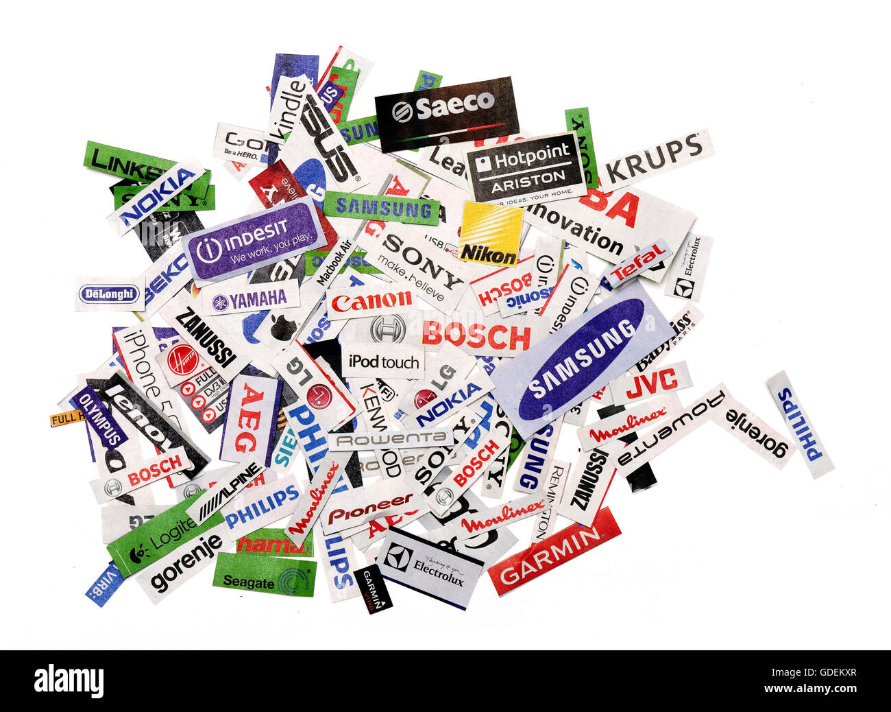 Une grungy, granuleuse collage composé de coupures de noms de marques de technologie Banque D'Images