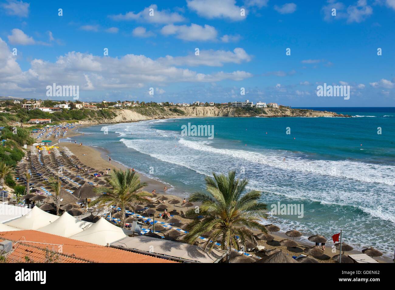 La plage de Coral Bay, Paphos, République de Chypre Banque D'Images