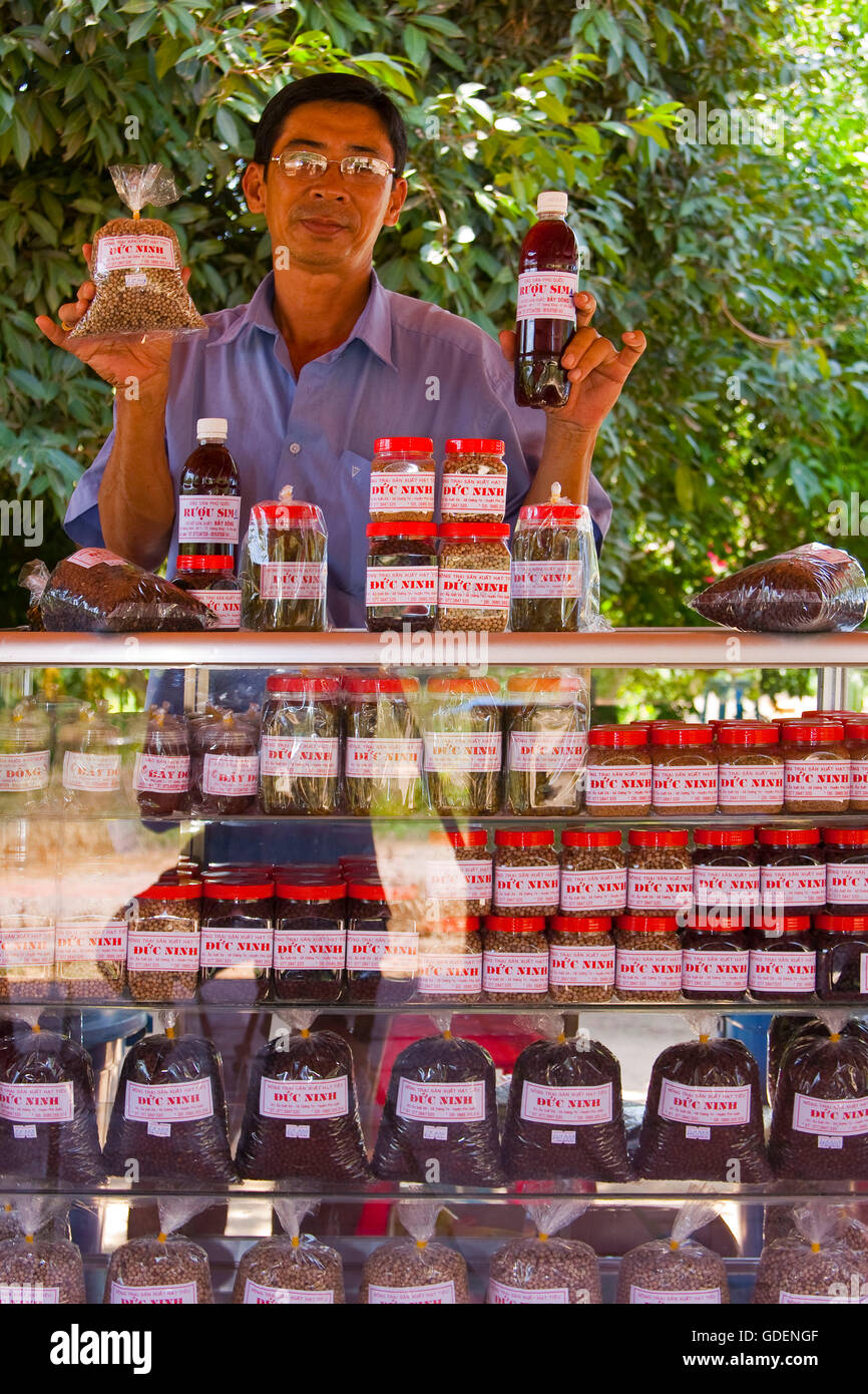 Man selling Thé, Phu Quoc Island, Vietnam Banque D'Images