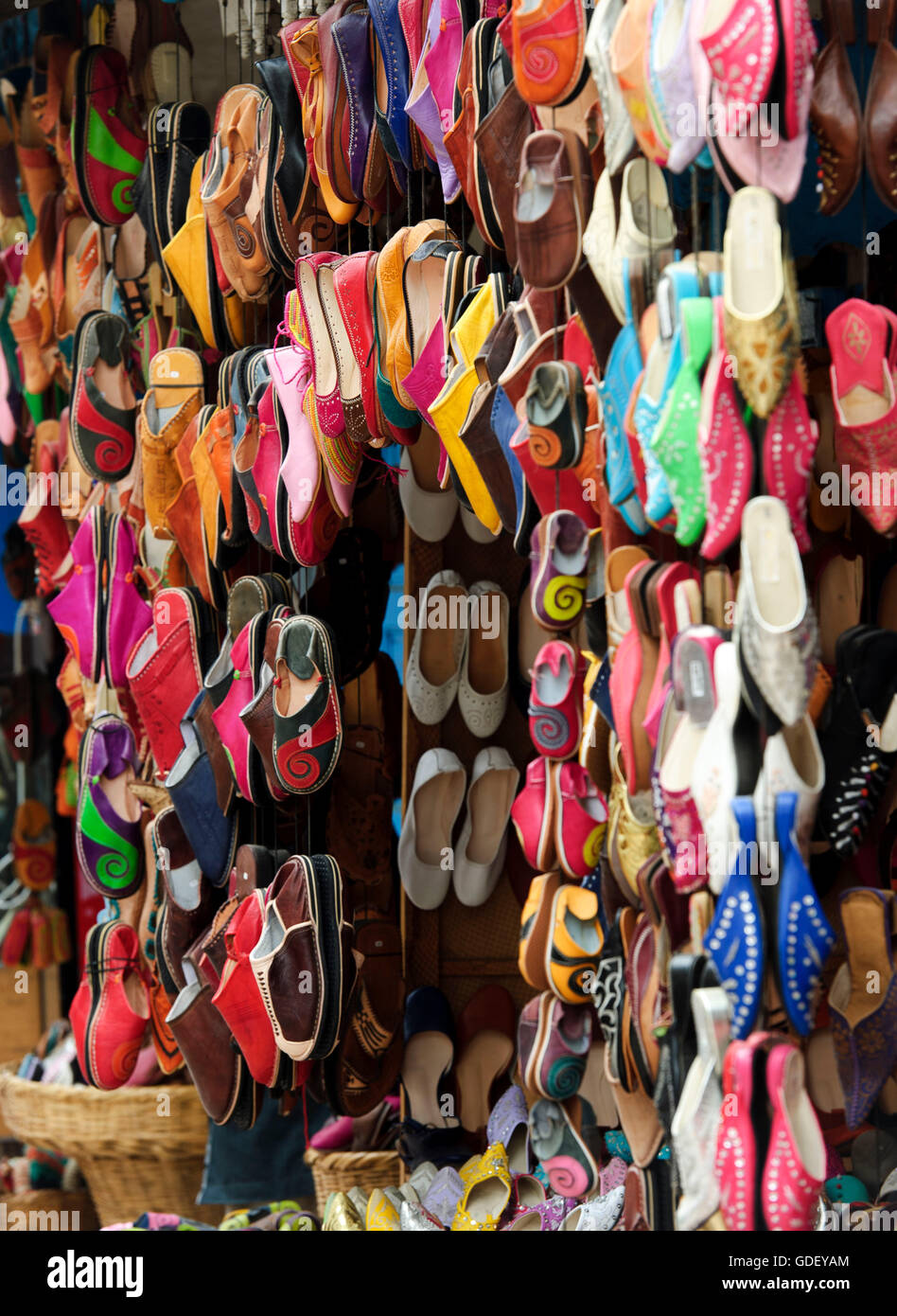 Maroc, Afrique, Medina, Essaouira, chaussures Banque D'Images