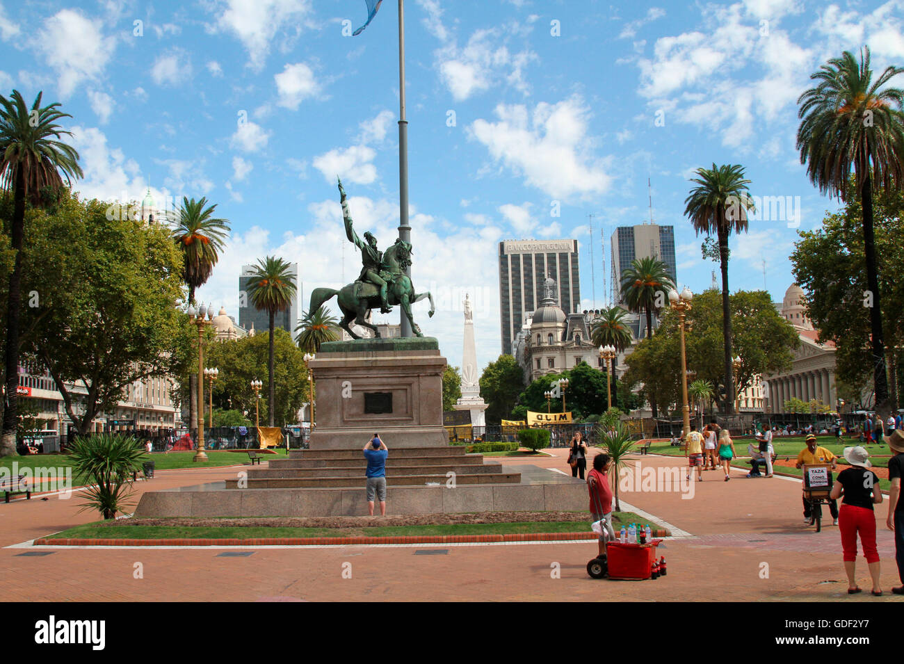 Statue équestre General Belgrano, la Place de Mai (Plaza de Mayo), Buenos Aires, Argentine Banque D'Images