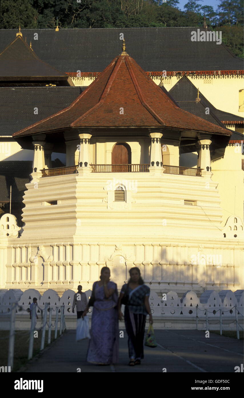 La Tempel Sri Dalada Maligawa dans la ville de Kandy au Sri Lanka en Asie. Banque D'Images