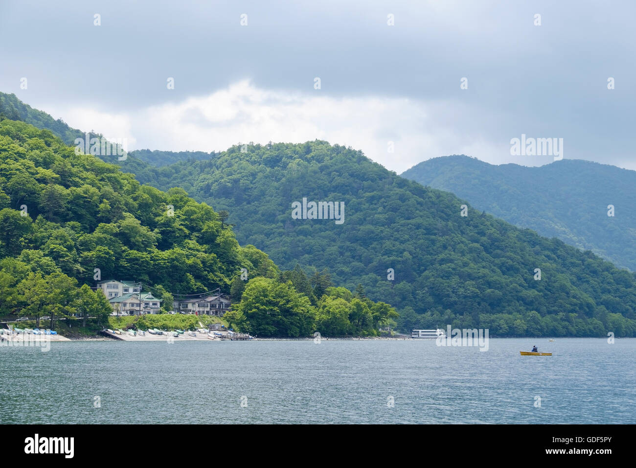 Le lac Chuzenji dans le Parc National de Nikko, au Japon. Banque D'Images