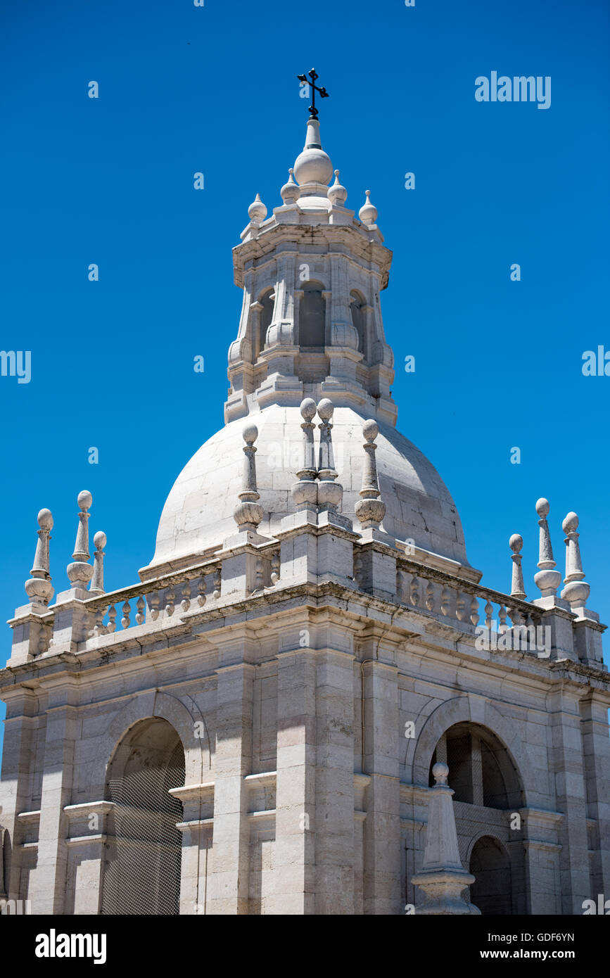 Lisbonne, Portugal - Le monastère de São Vicente de Fora est une église du xviie siècle et un monastère dans le quartier Alfama de Lisbonne. Il dispose de sections richement décoré dans le style baroque ainsi que le panthéon Braganza, où les rois qui ont régné au Portugal entre 1640 et 1910 sont inhumés. Banque D'Images