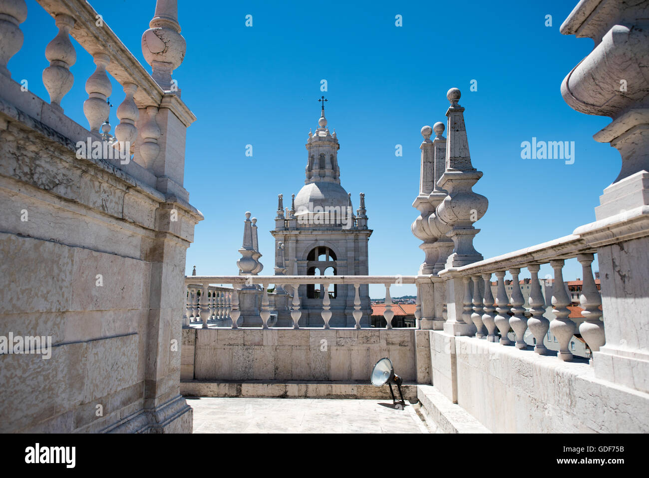 Lisbonne, Portugal - Le monastère de São Vicente de Fora est une église du xviie siècle et un monastère dans le quartier Alfama de Lisbonne. Il dispose de sections richement décoré dans le style baroque ainsi que le panthéon Braganza, où les rois qui ont régné au Portugal entre 1640 et 1910 sont inhumés. Banque D'Images