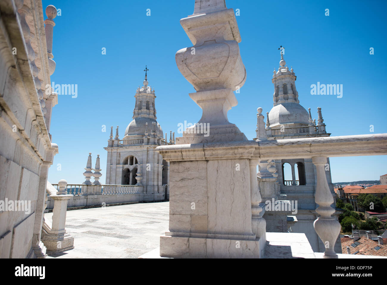 Lisbonne, Portugal - Le monastère de São Vicente de Fora est une église du xviie siècle et un monastère dans le quartier Alfama de Lisbonne. Il dispose de sections richement décoré dans le style baroque ainsi que le panthéon Braganza, où les rois qui ont régné au Portugal entre 1640 et 1910 sont inhumés. Banque D'Images