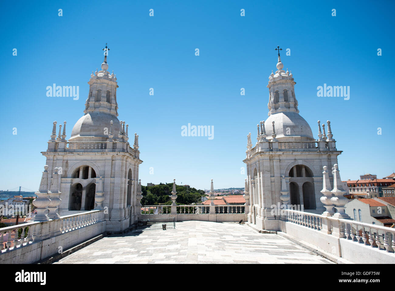 Lisbonne, Portugal - Le monastère de São Vicente de Fora est une église du xviie siècle et un monastère dans le quartier Alfama de Lisbonne. Il dispose de sections richement décoré dans le style baroque ainsi que le panthéon Braganza, où les rois qui ont régné au Portugal entre 1640 et 1910 sont inhumés. Banque D'Images