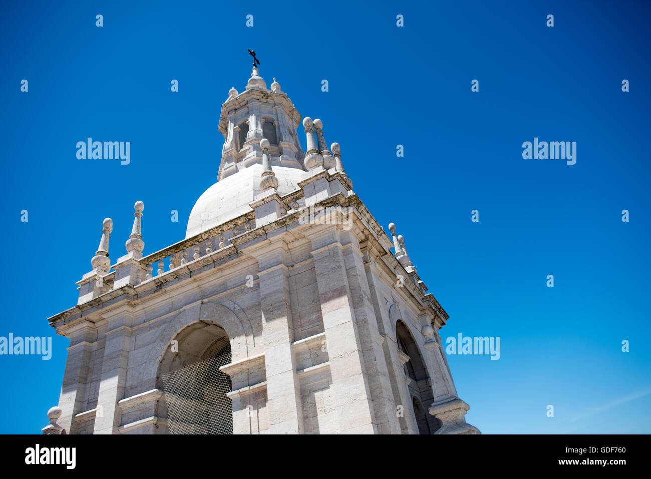 Lisbonne, Portugal - Le monastère de São Vicente de Fora est une église du xviie siècle et un monastère dans le quartier Alfama de Lisbonne. Il dispose de sections richement décoré dans le style baroque ainsi que le panthéon Braganza, où les rois qui ont régné au Portugal entre 1640 et 1910 sont inhumés. Banque D'Images