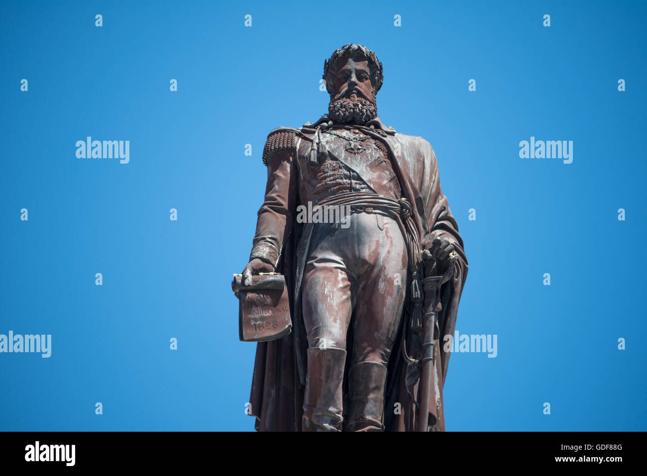 Lisbonne, Portugal - officiellement connus sous le nom de Pedro IV Square (ou de la Praça de D. Pedro IV en portugais), Rossio Square a été une fonction publique dynamique communes à Lisbonne pendant des siècles. En son centre se dresse une colonne surmontée d'une statue du Roi Pedro IV (Peter IV ; 1798-1834) qui a été érigé en 1870. Banque D'Images