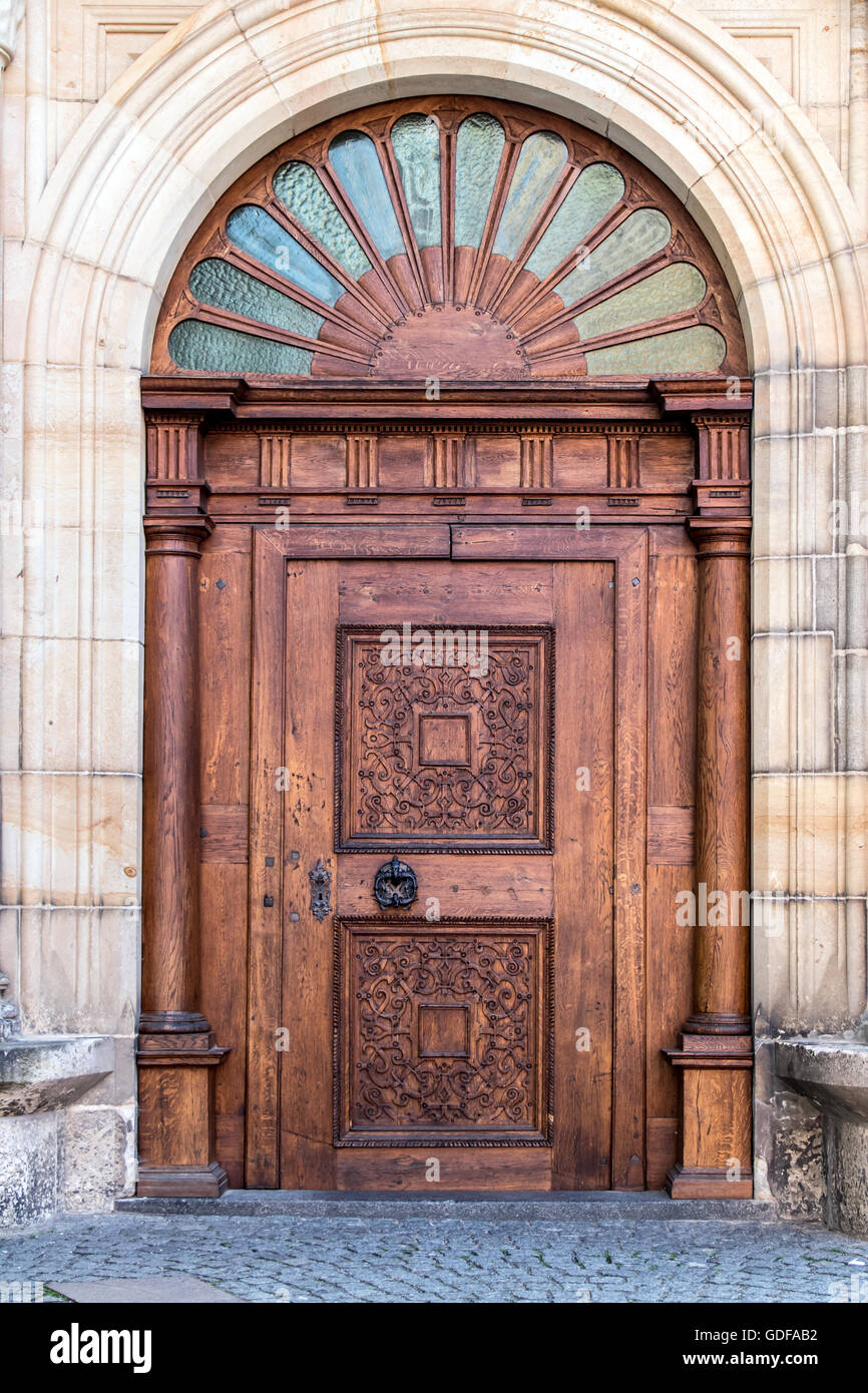 Porte décorative avec portal au Château de Prague Banque D'Images