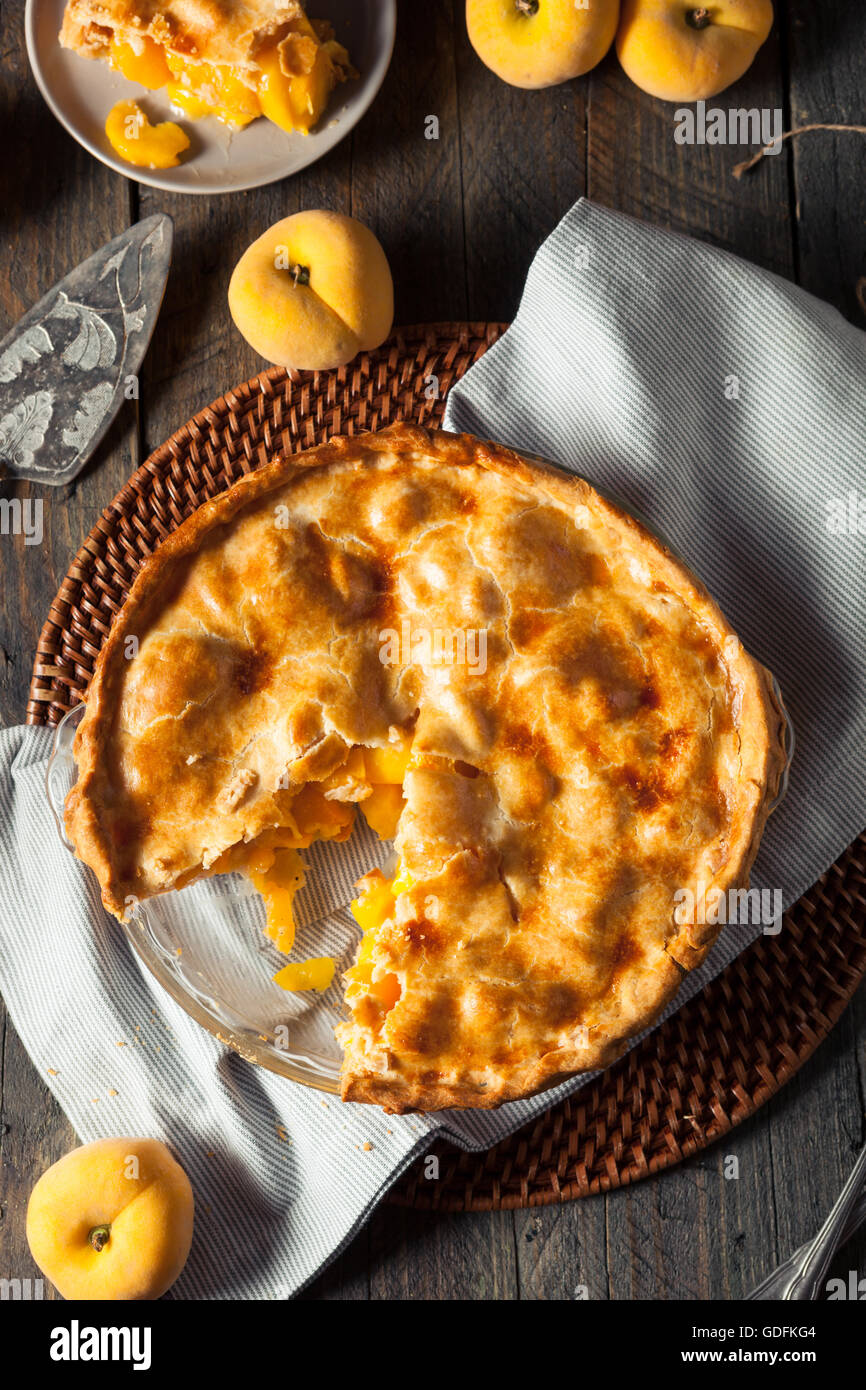 Chaleureuse maison Peach Pie prêt à manger Banque D'Images
