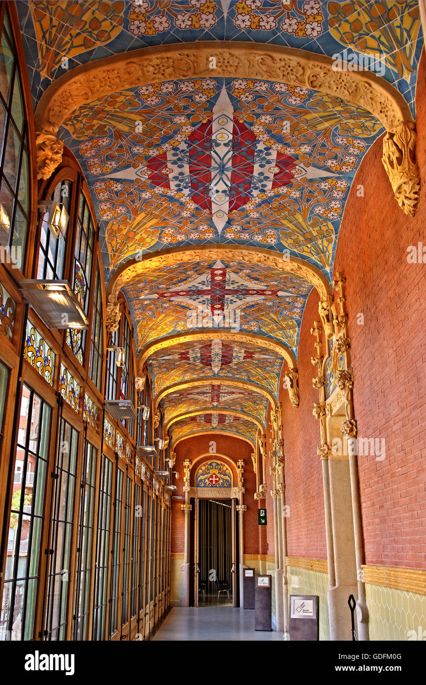 À l'intérieur de l'édifice moderniste de Sant Pau Recinte (architecte Lluís Domènech i Montaner), Barcelone, Catalogne, Espagne Banque D'Images