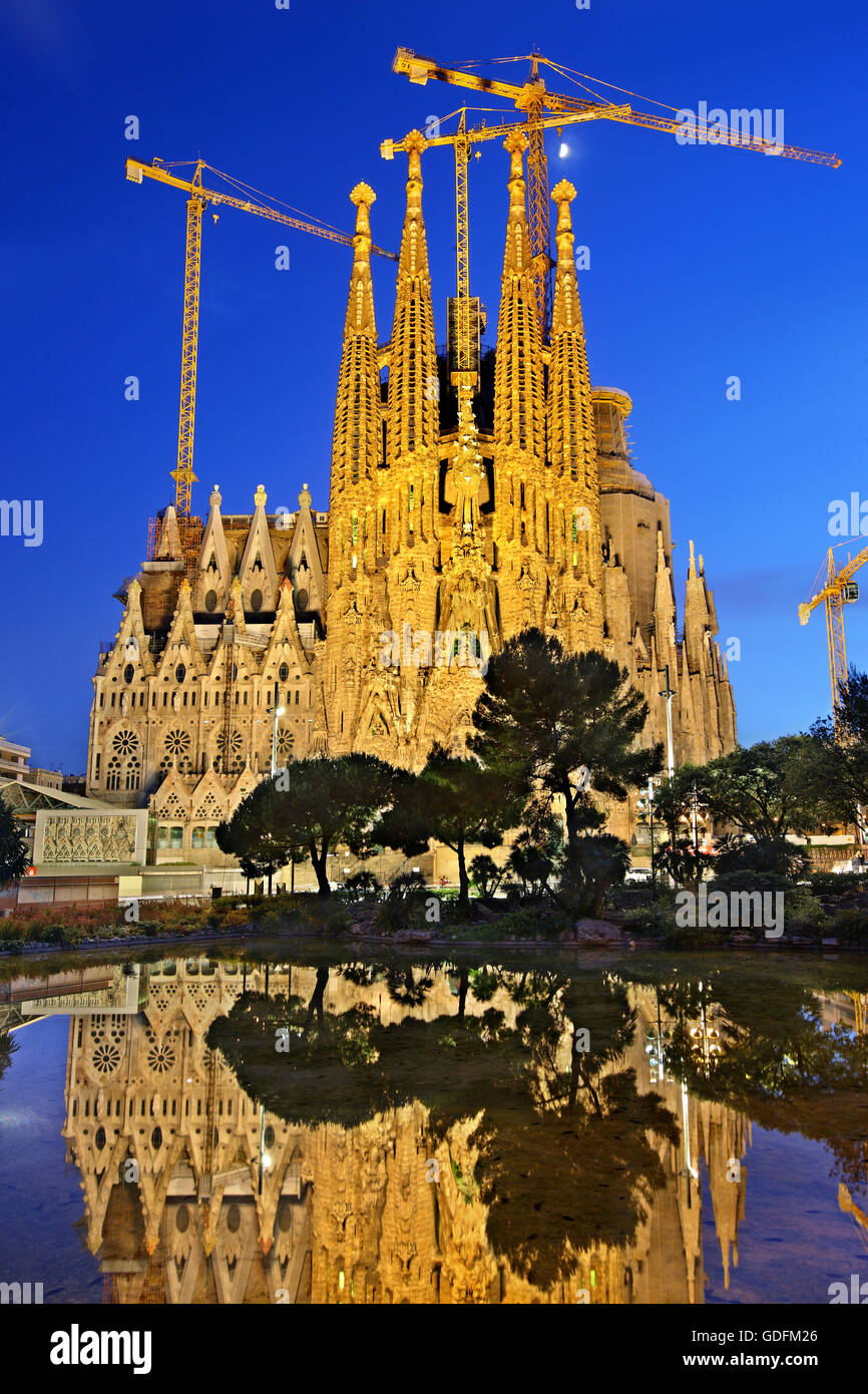 La Sagrada Familia, le chef d'oeuvre de l'architecte Antoni Gaudi et ...