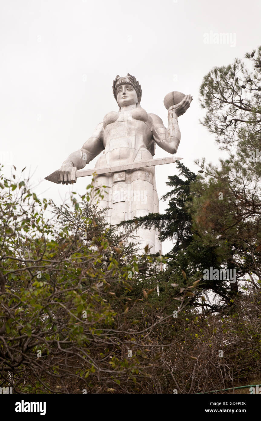 Monument « mère de Géorgie » surplombant Tbilissi – Statue de Kartlis Deda Banque D'Images