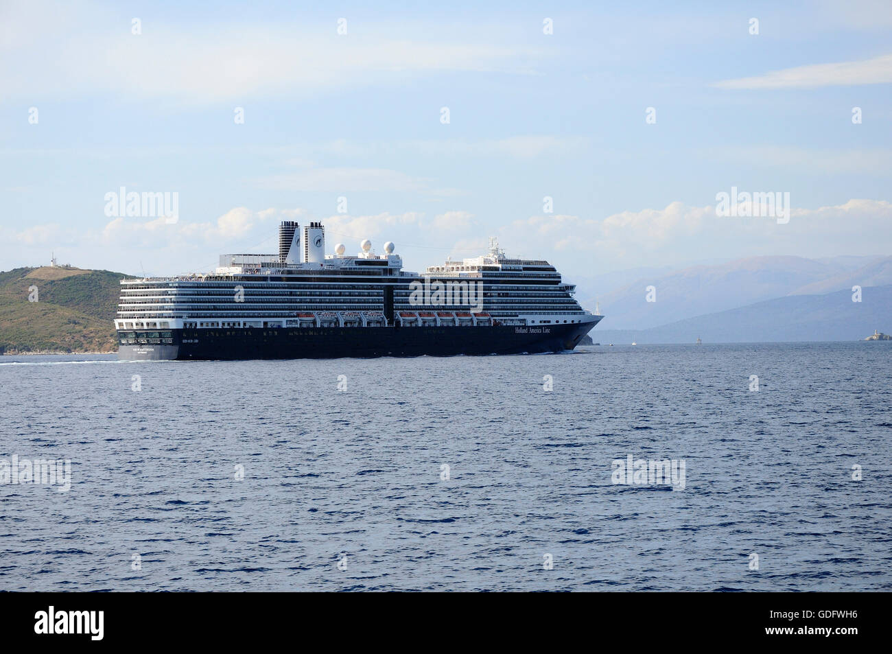 Bateau de croisière sur la mer Ioinian à proximité de l'île de Corfou. Banque D'Images